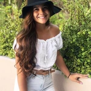 Meet your Posher, Alexis